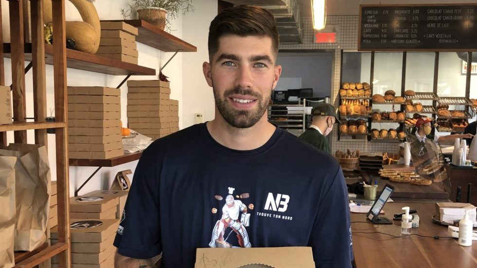 Homme et pâtisserie