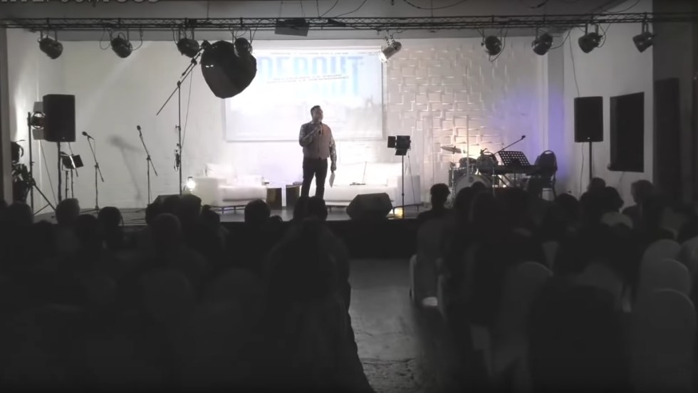 Une église évangélique défie les règles sanitaires à Montréal