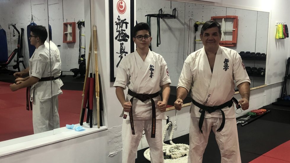 François Lévesque et son fils Xavier ont fait un entraînement de karaté au dojo.