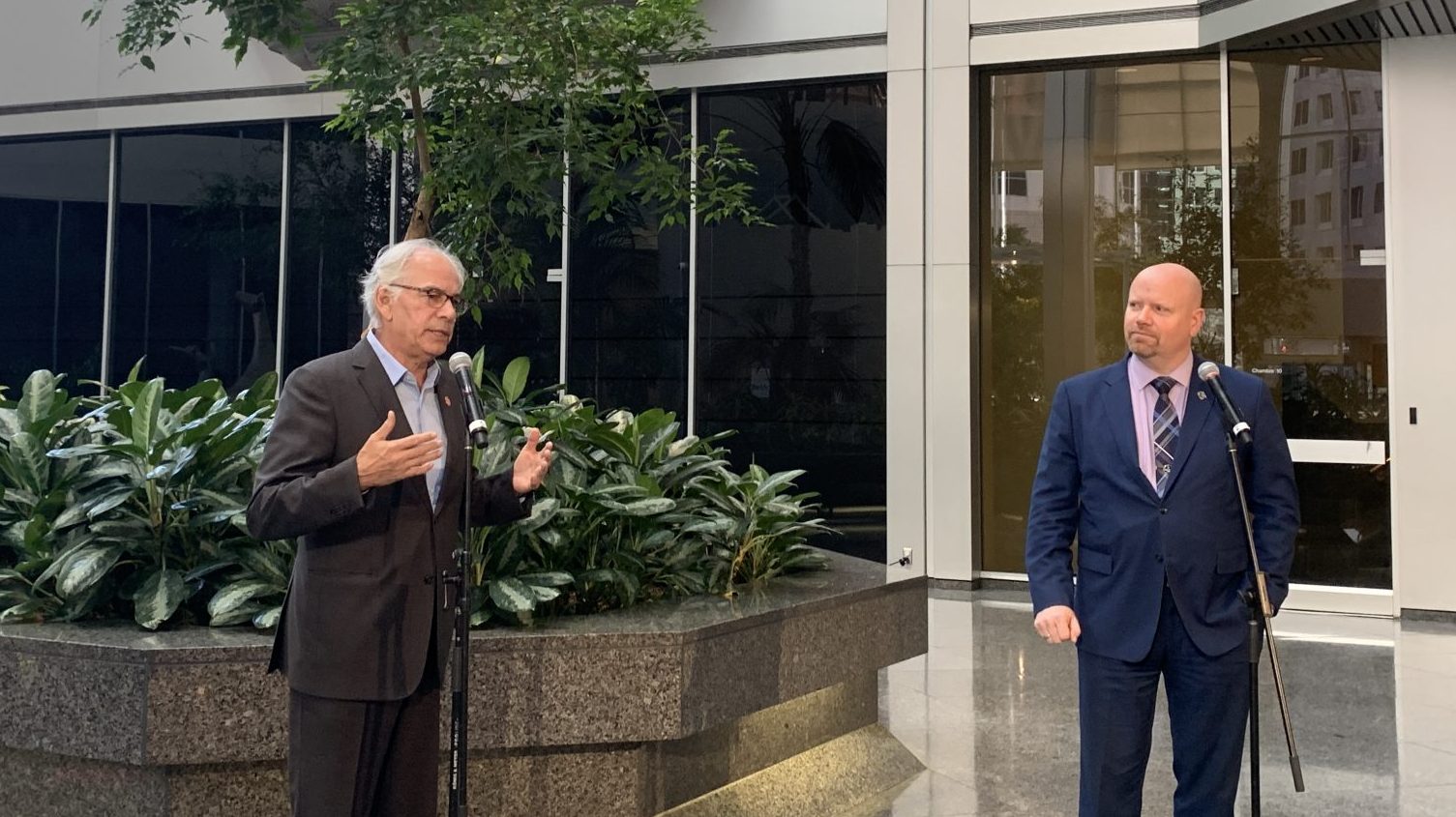 Le chef de l'APNQL, Ghislain Picard, et le ministre des Affaires autochtones du gouvernement du Québec, Ian Lafrenière
