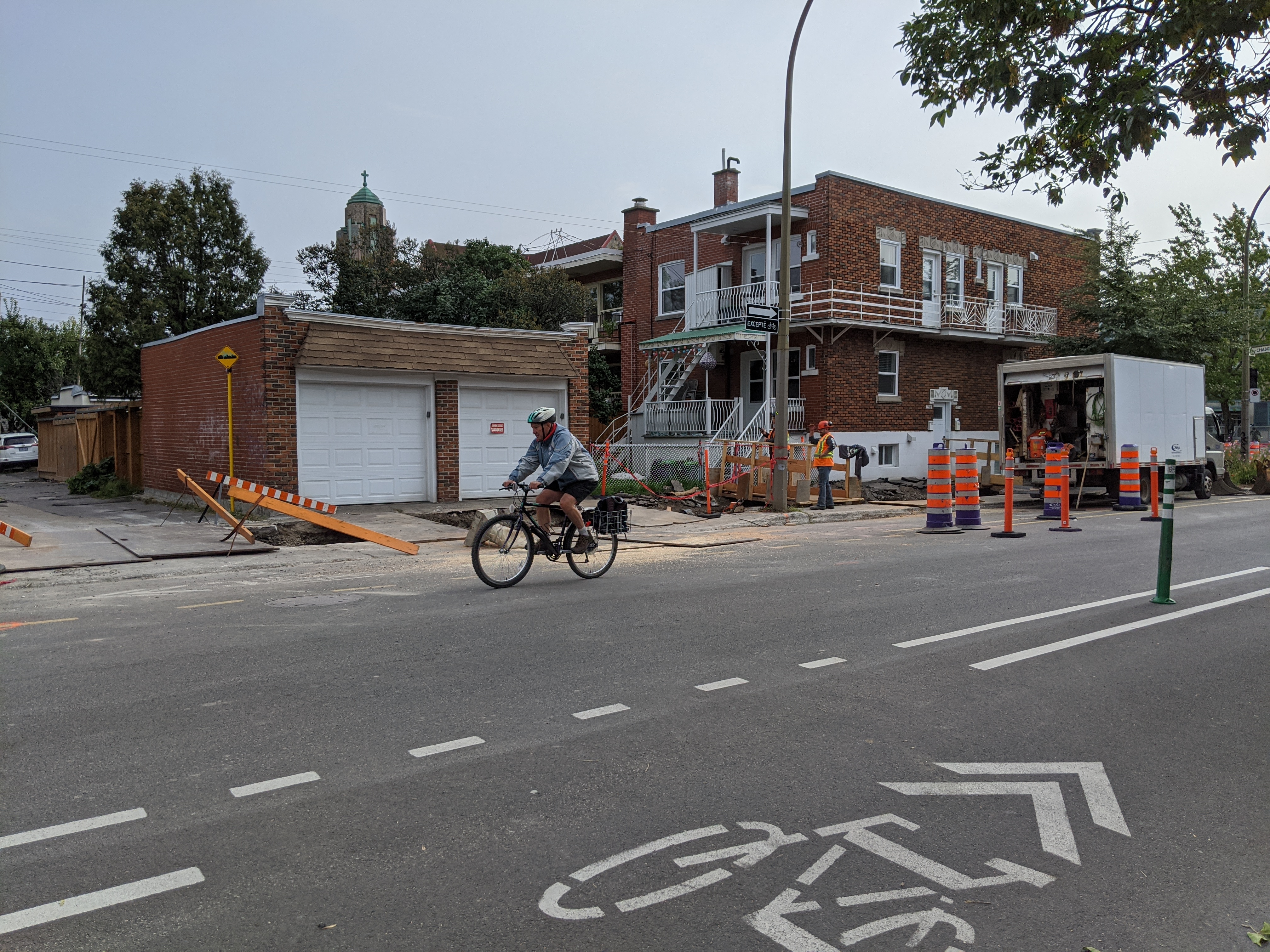 Le REV de Bellechasse Rosemont est stationnement