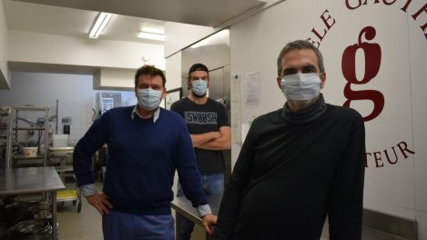 les traiteurs de Gisèle Gauthier se préparent