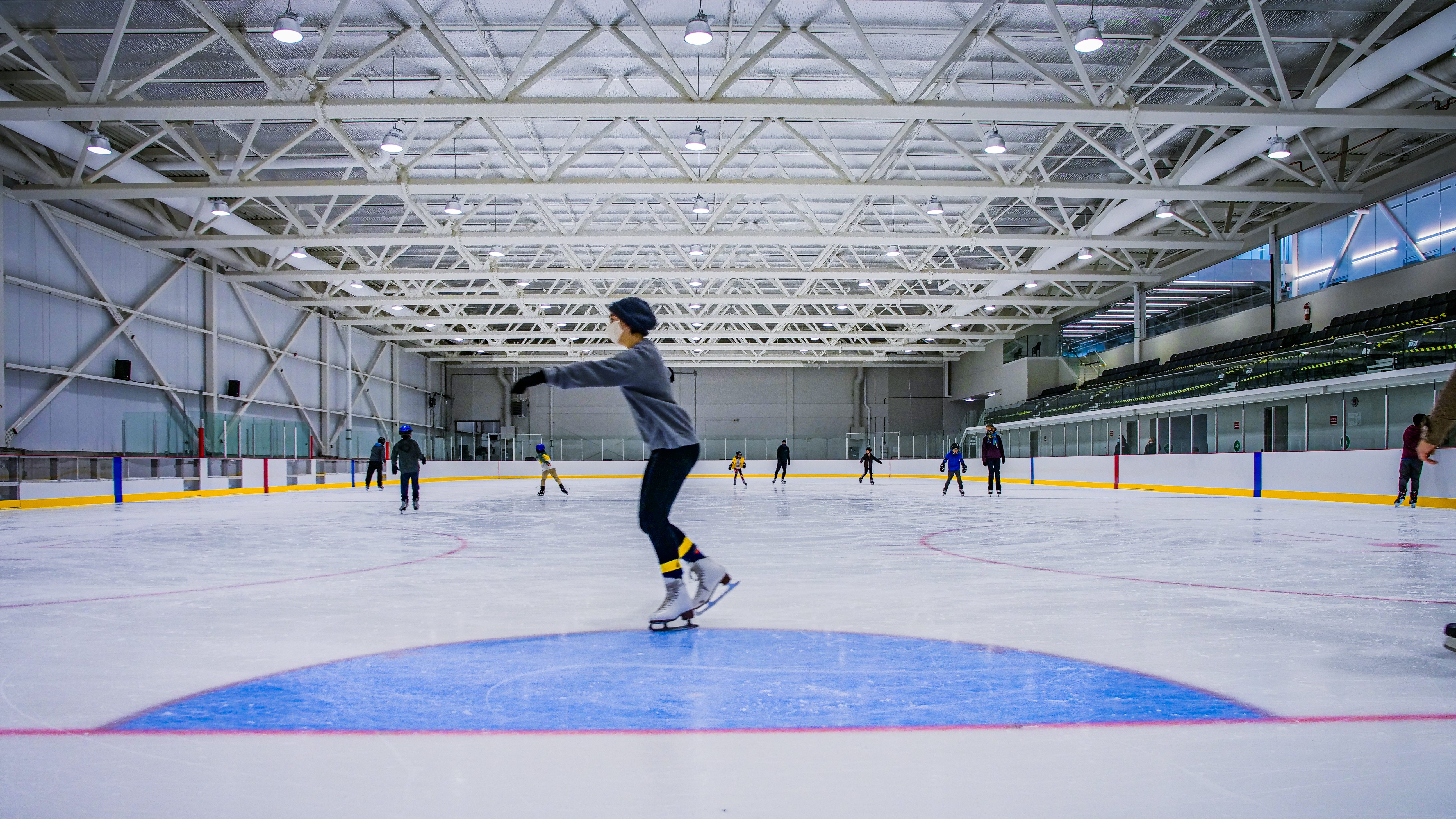 Du patinage libre est offert à la population à l'aréna Denis-Savard de l'Auditorium.