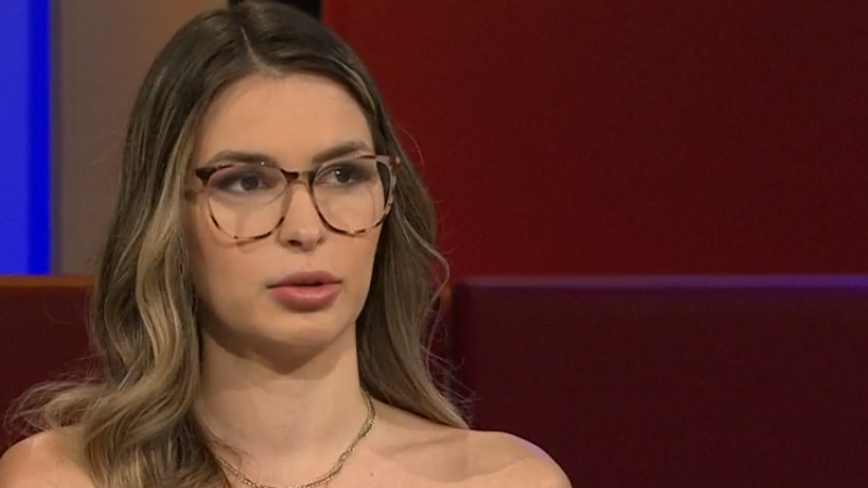 Elisabeth Rioux sur le plateau de Tout le monde en parle