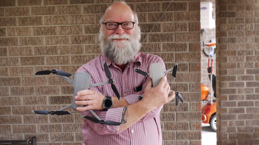 L'artiste pointelier s'est tourné vers la photo par drone en pandémie.