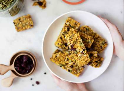 Assiette de barres granola à la citrouille