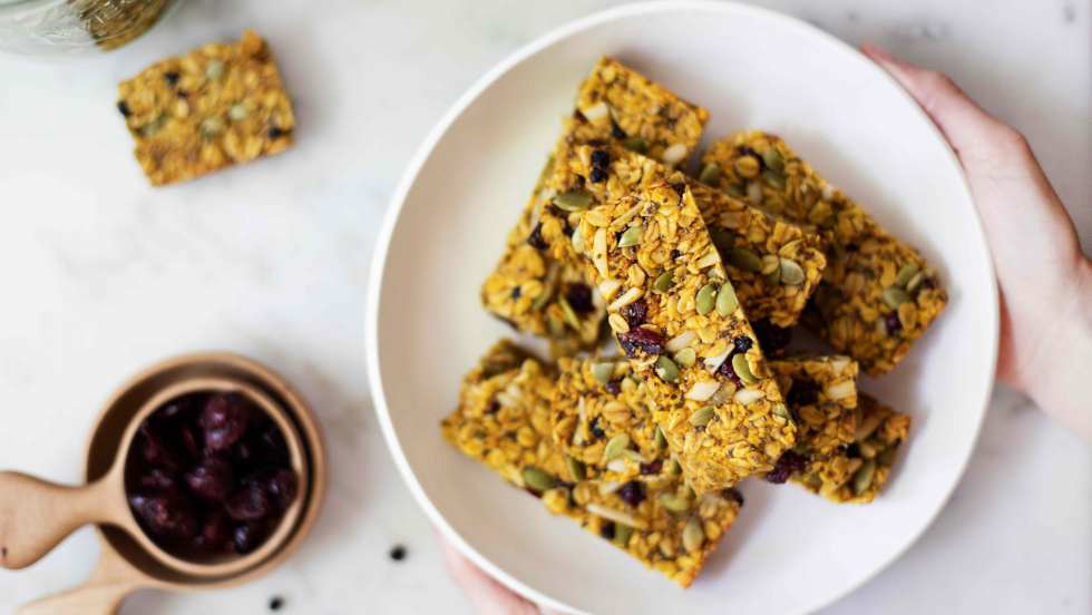 Assiette de barres granola à la citrouille