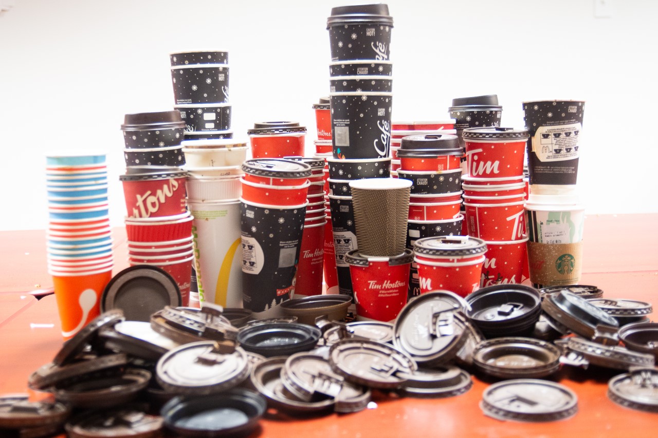 Des gobelets à usage unique