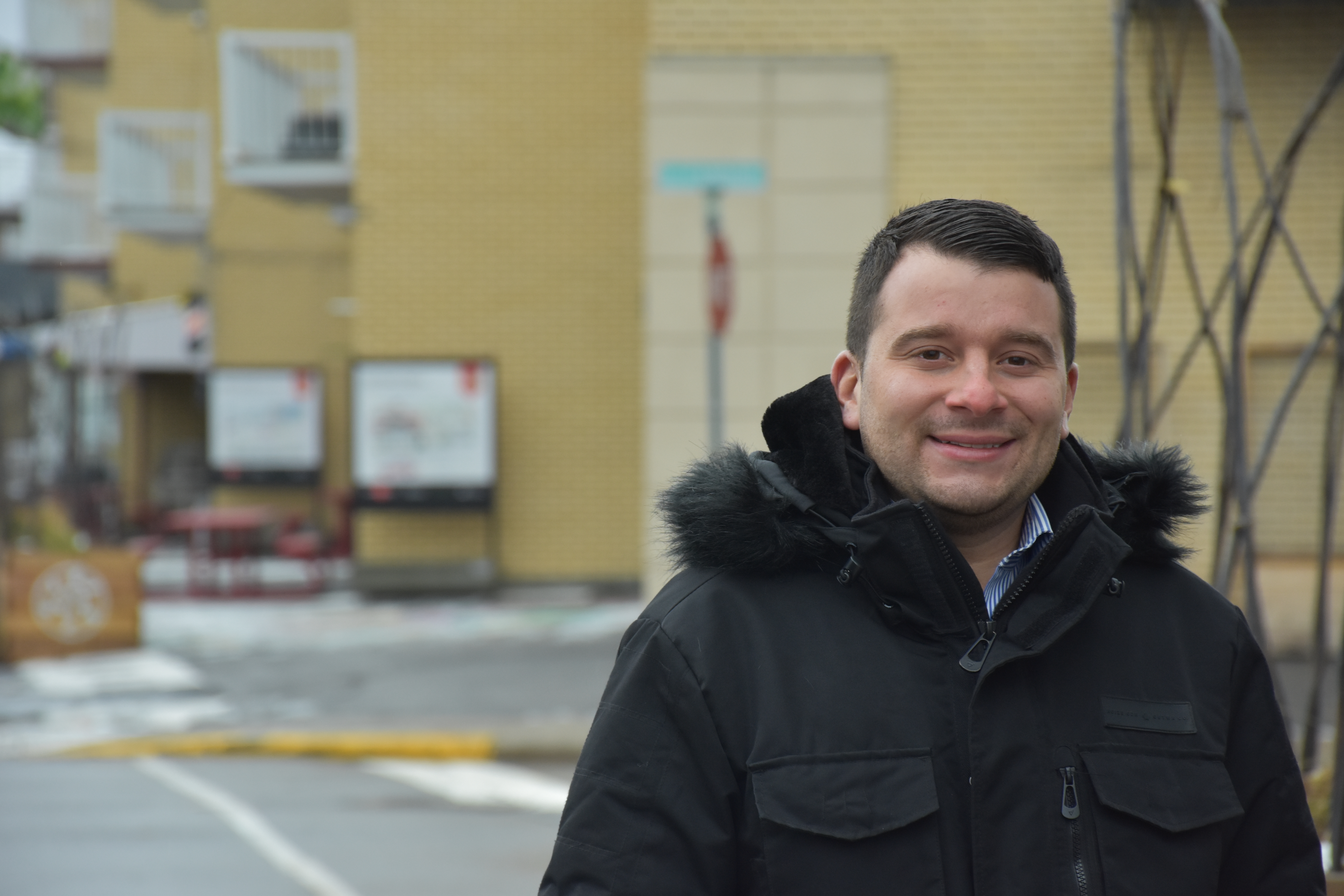Depuis maintenant 11 ans, David Colasurdo organise chaque année une collecte de jouets sur la rue Jean-Talon.