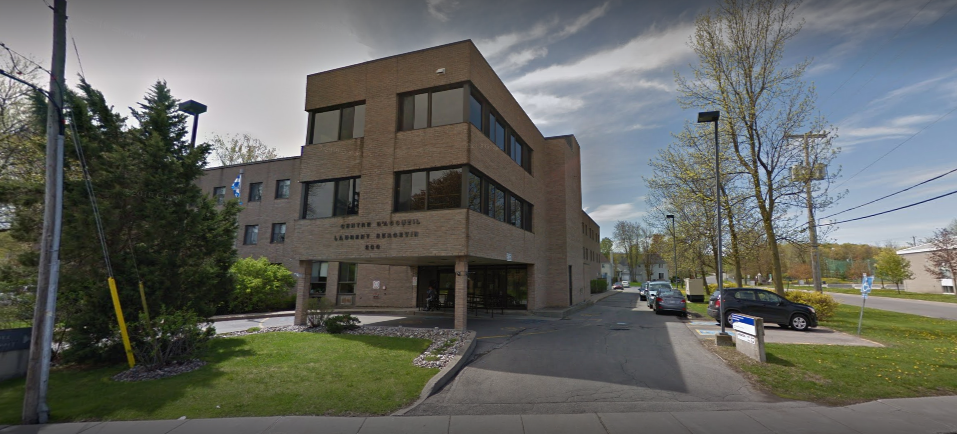 Près des deux tiers des bénéficiaires du Centre d'accueil Laurent-Bergevin sont atteints de la COVID-19.