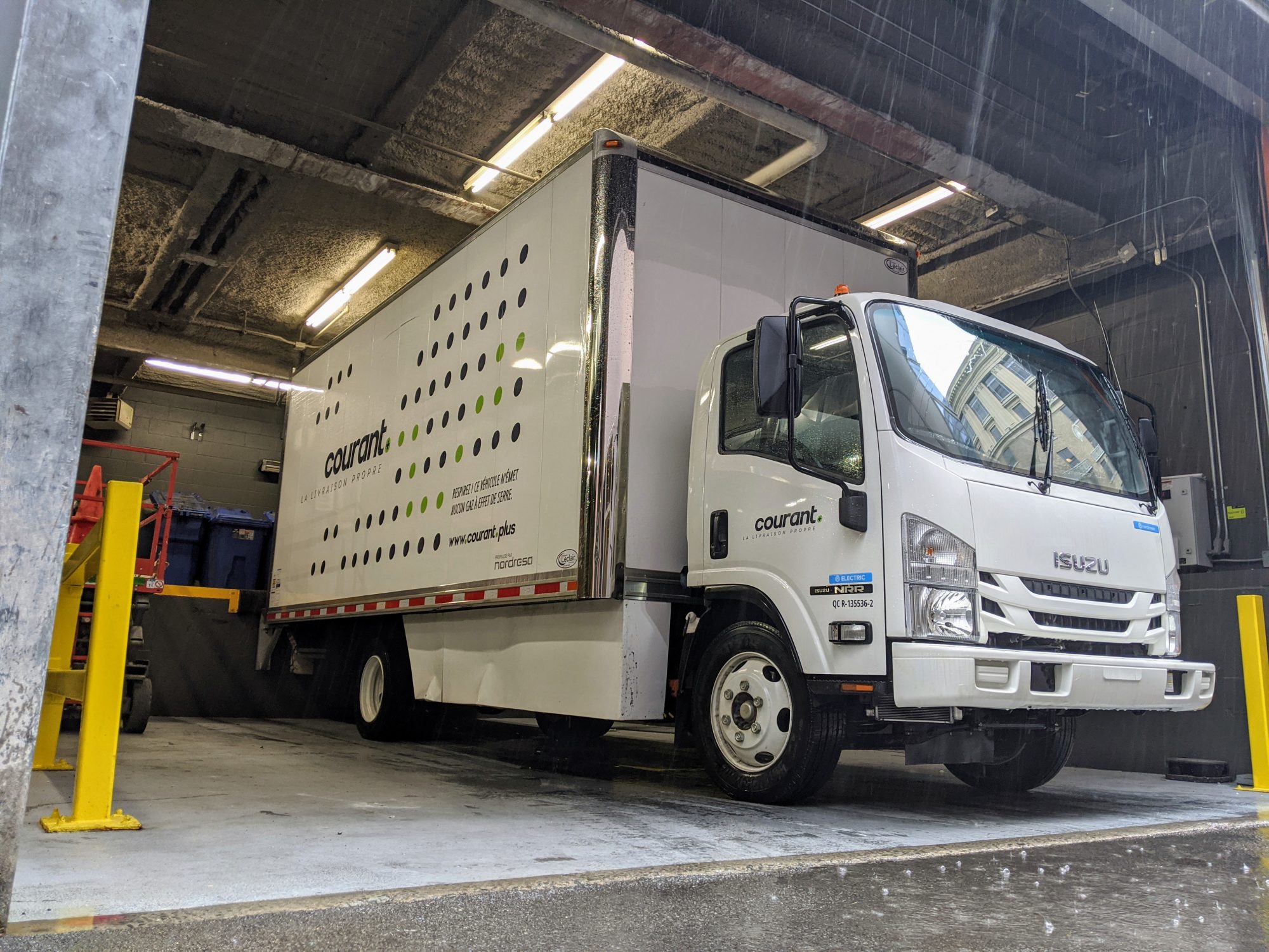 un camion Courant Plus