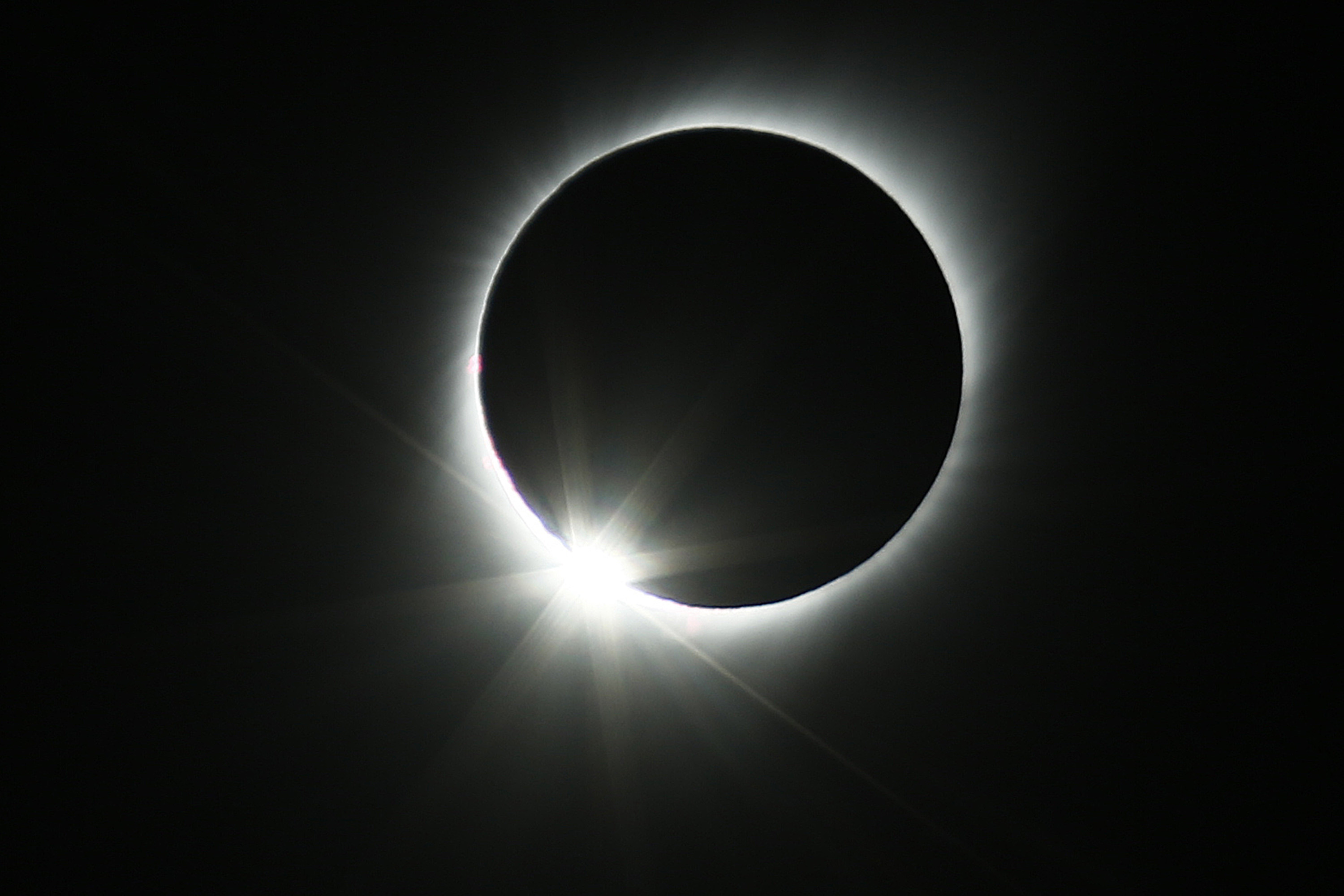 Une éclipse solaire pour conclure 2020
