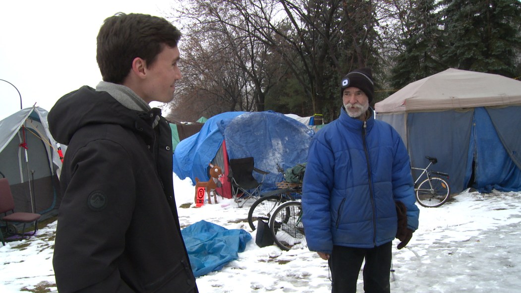 Itinérance: la survie en hiver pour les nomades du campement Notre-Dame
