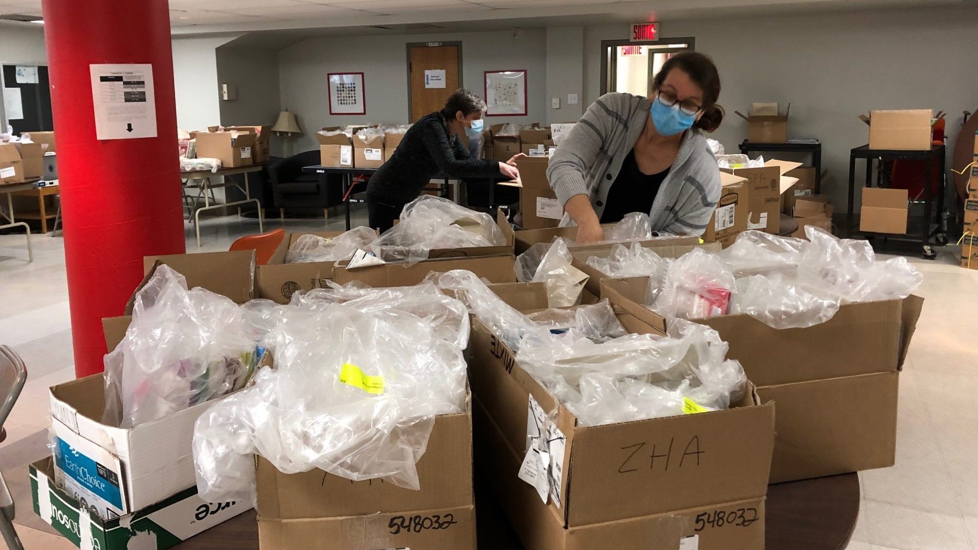 Matériel scolaire et bénévoles