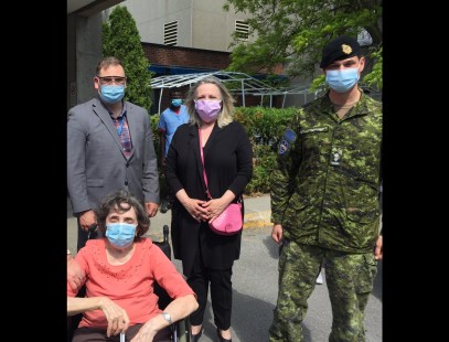 Christine Saint-Pierre avec les FAC au CHSLD Cartierville