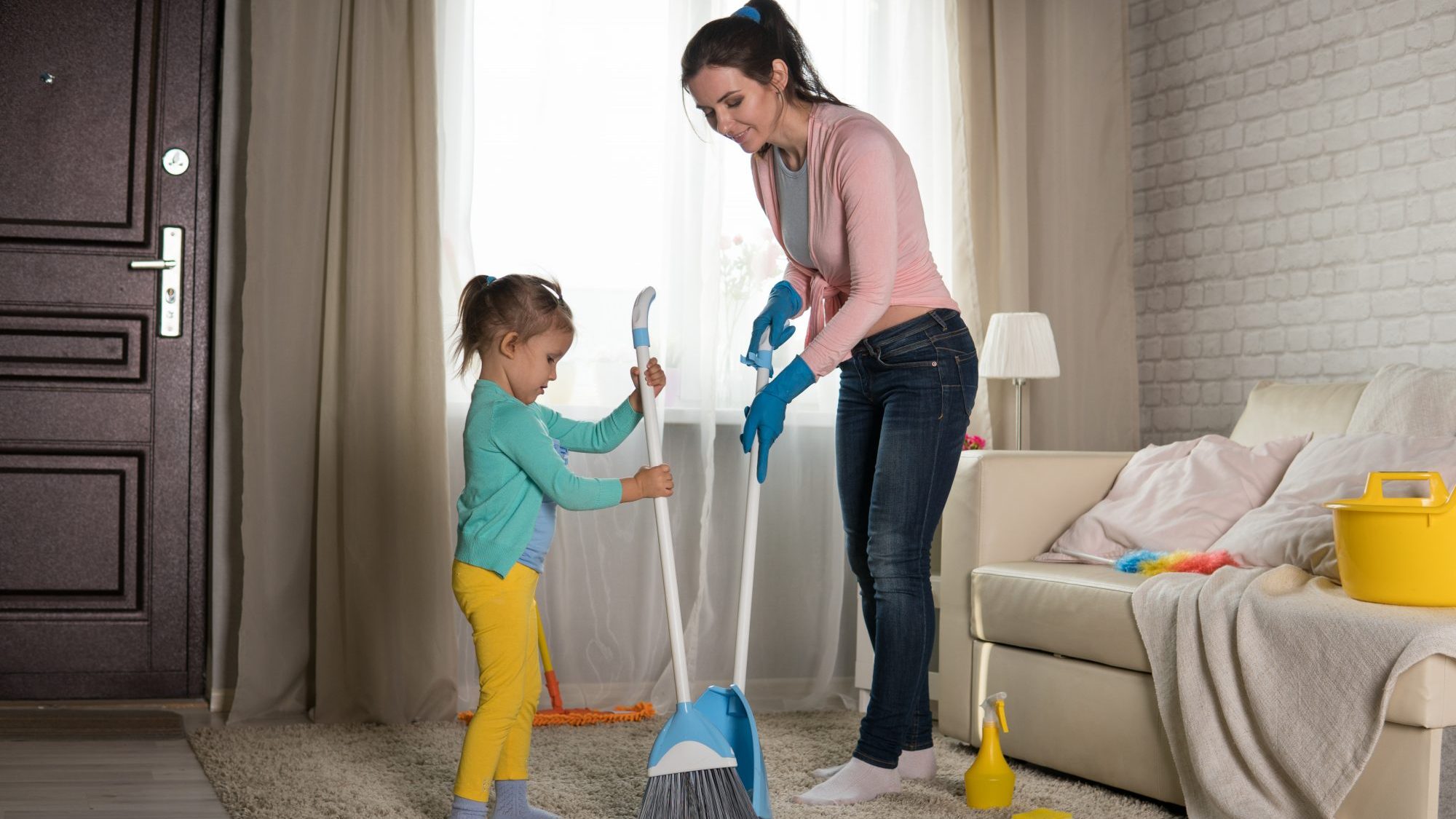 Les femmes s’occupent principalement des tâches parentales.