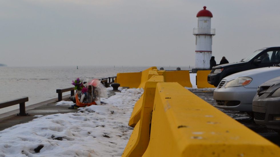 Des blocs de ciment ont été installés au quai de Lachine.