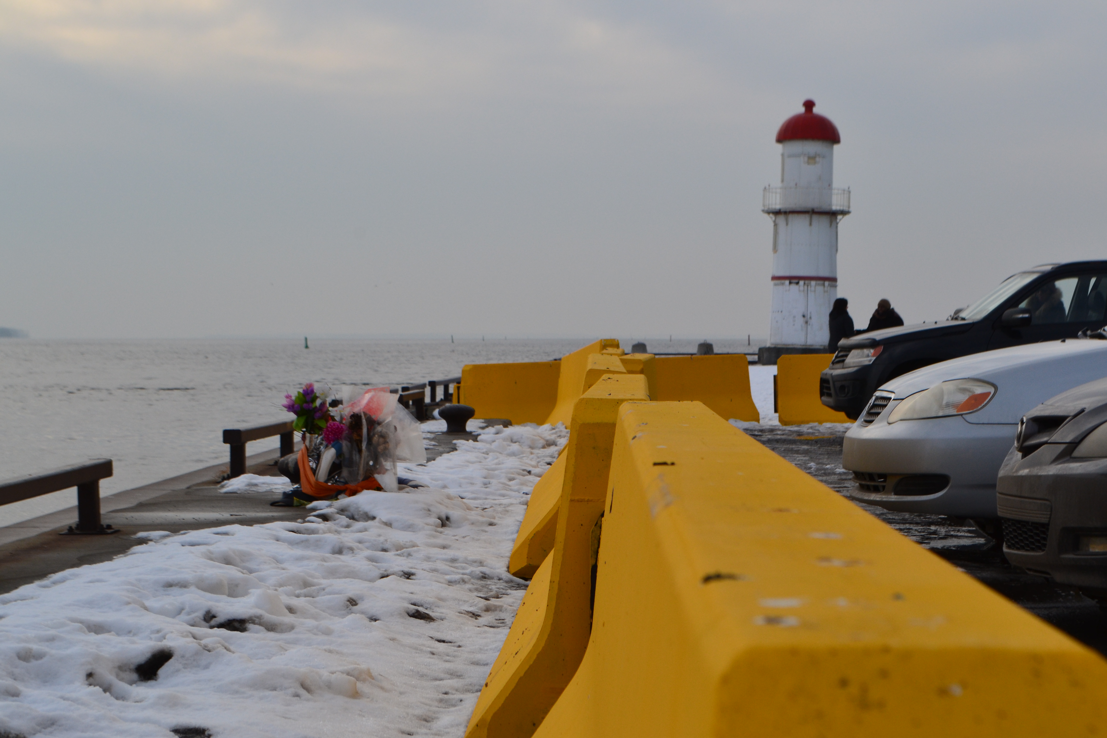Des blocs de ciment ont été installés au quai de Lachine.
