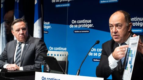 Le premier ministre du Québec, François Legault, accompagné du ministre de la Santé, Christian Dubé