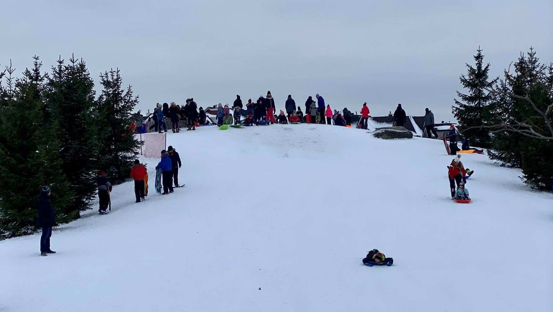 Pendant le confinement, l’achalandage dans les parcs divise les résidents de Saint-Laurent.