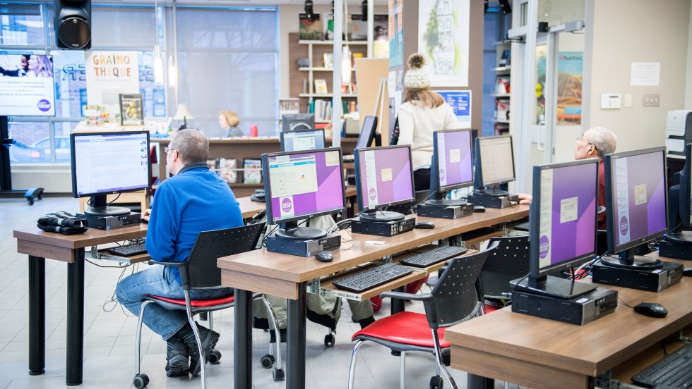 La fracture numérique c'est de ne pas disposer d'outils technologique dans un monde informatisé.