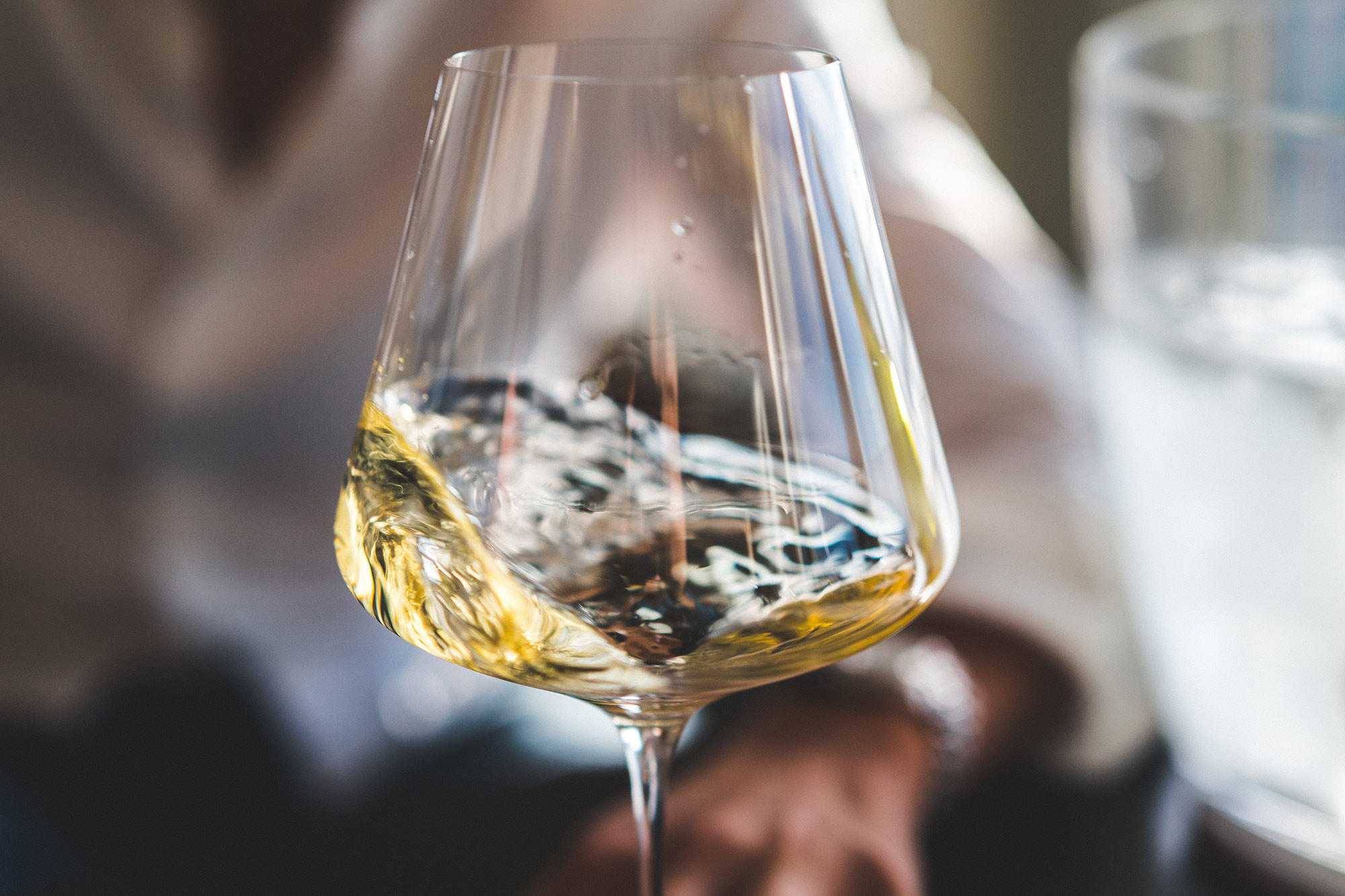 Champagne's spinning in a Lehmann glasses "Soufflé bouche" collection