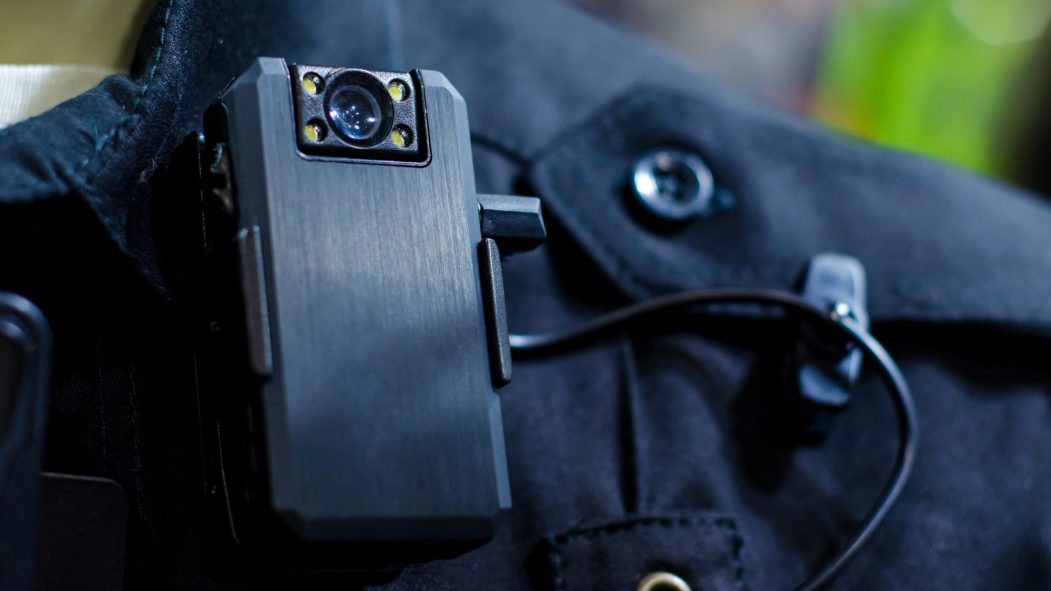 Les policiers sont munis de caméras corporelles depuis un certain moment dans plusieurs grandes villes.