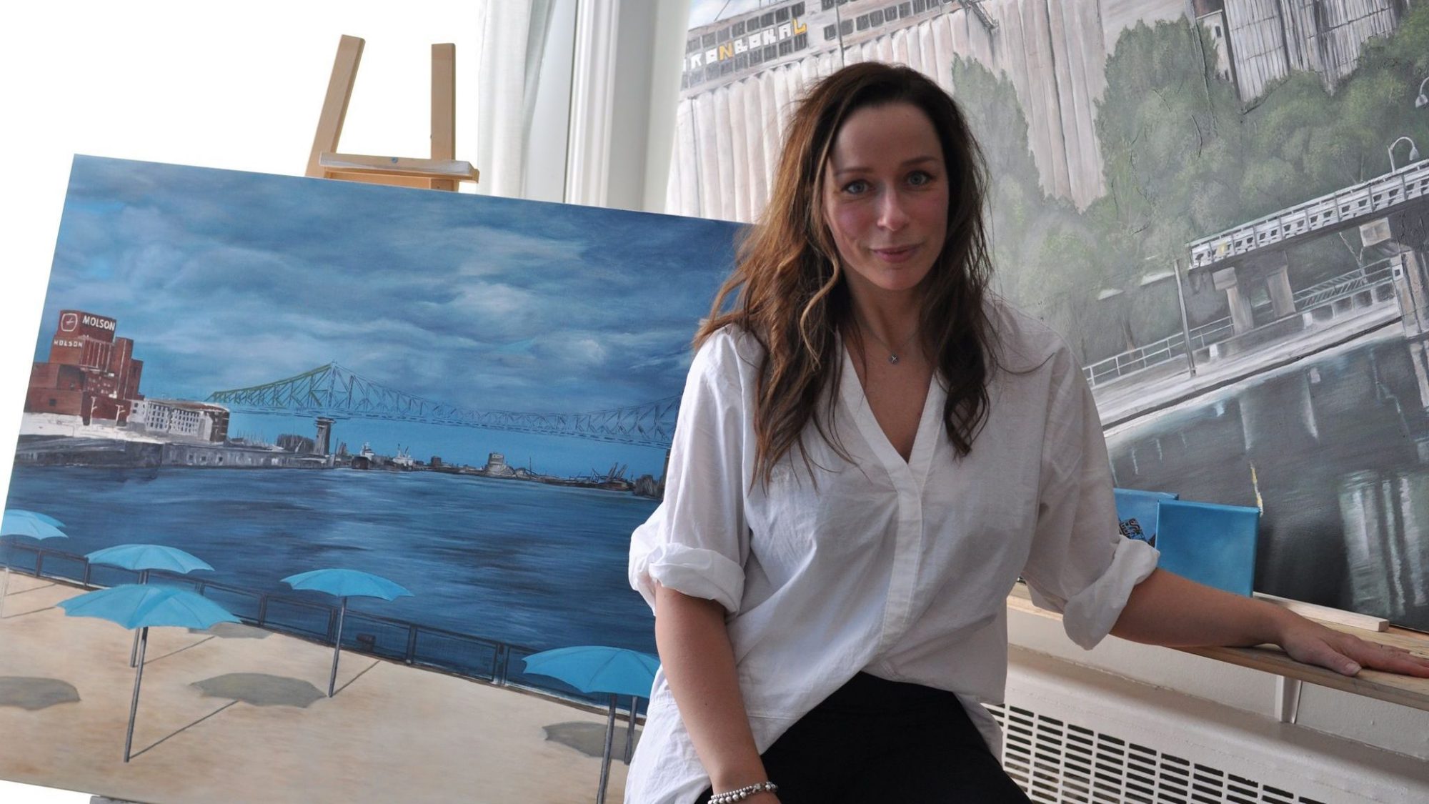 St&eacute;phanie Goulet dans son atelier de peinture.