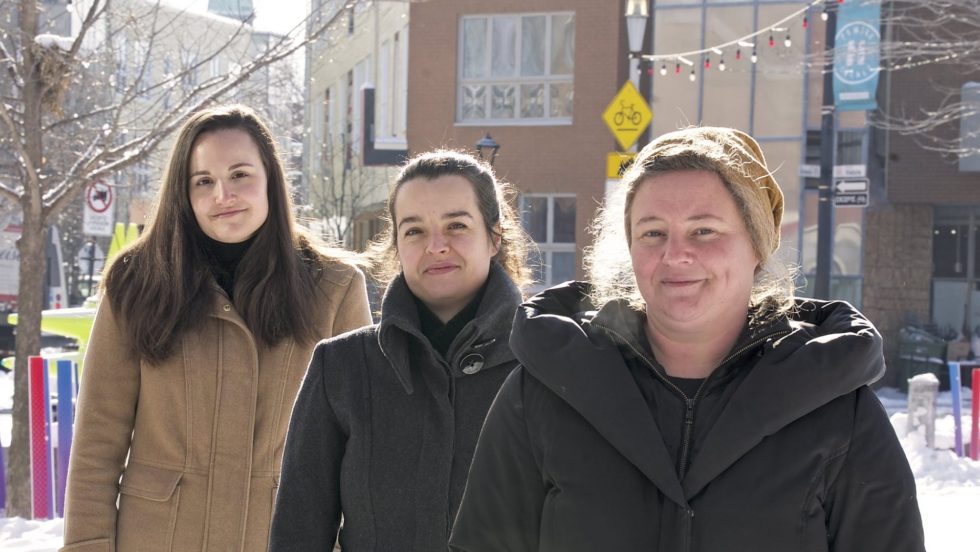 Photo des trois libraires près de la Place Simon-Valois.