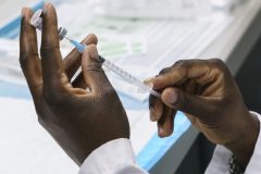 COVID-19: C’est au tour des 75 ans et plus de se faire vacciner