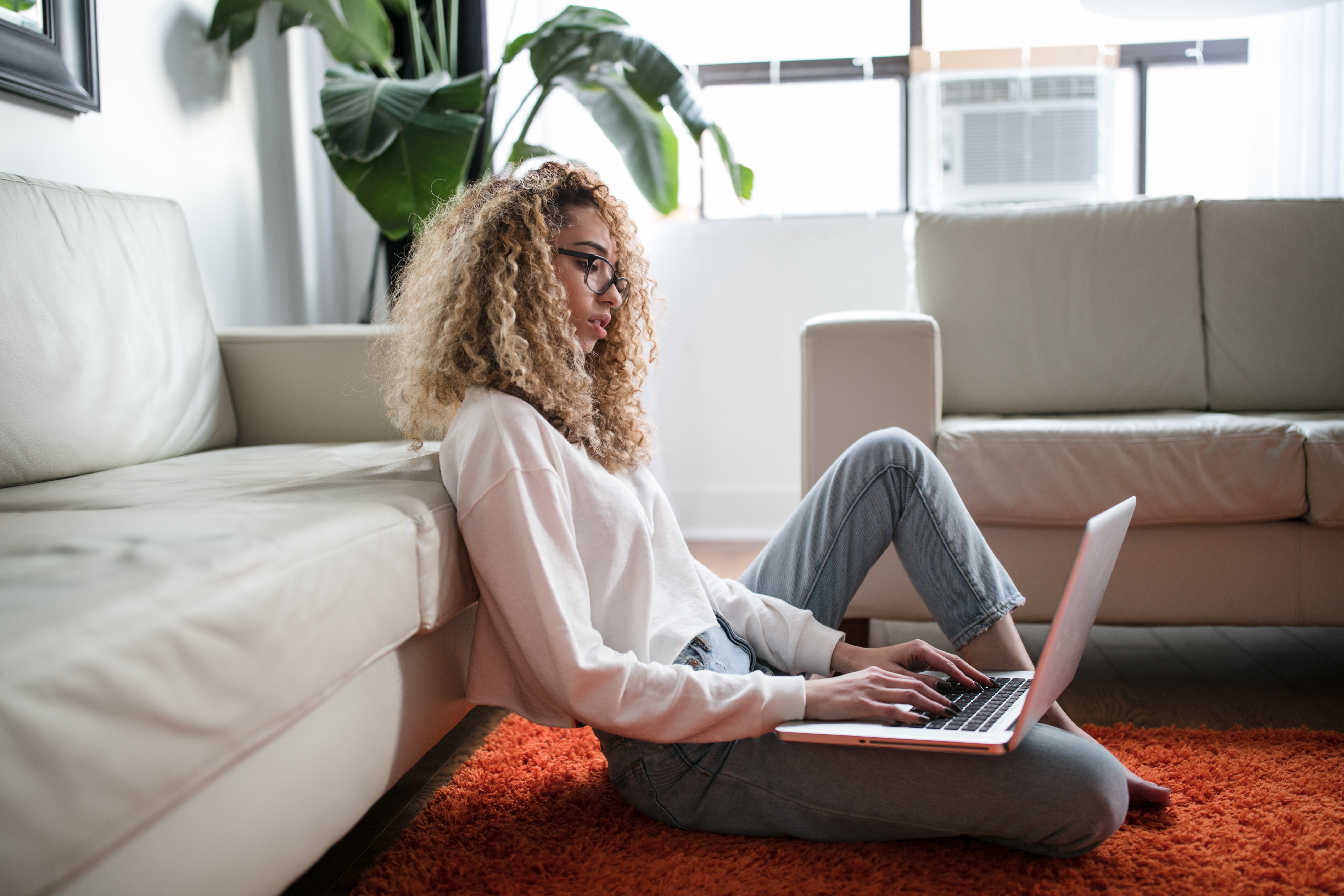 Télétravail et confinement: quels effets sur notre rapport à la mode?