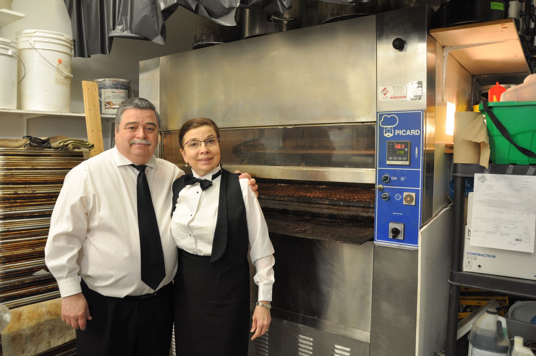 Micheline Lefebvre et Richard Langlais dans leur local Aux purs délices.