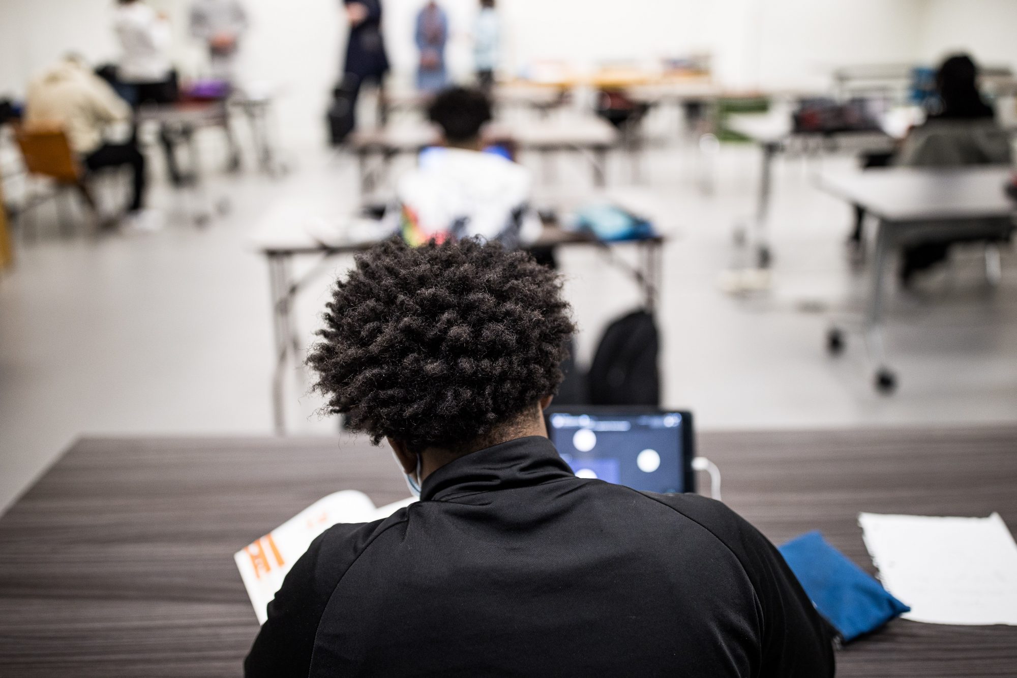 Depuis deux semaines, c’est un peu plus de cent jeunes qui fréquentent ces lieux d’apprentissages supervisés.