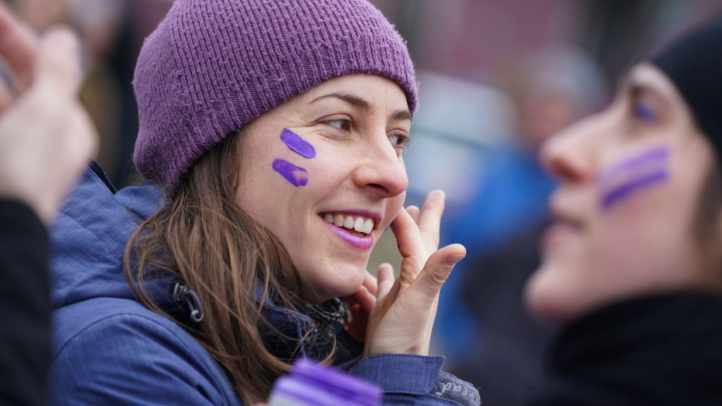 Une manifestante pour les droits des femmes