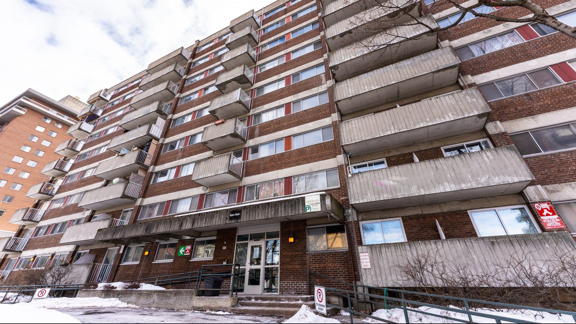 Un complexe de HLM dont la moitié des unités sont vides, à Montréal