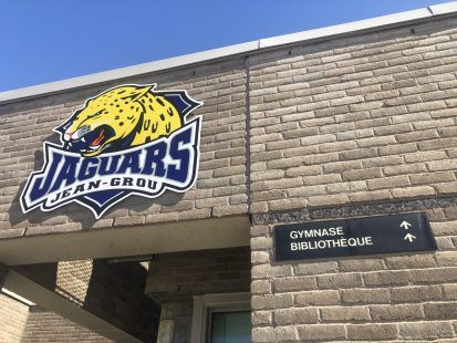 Depuis l’annonce de la reprise du sport intérieur, les élèves de l’école secondaire de Rivière-des-Prairies peinent à contenir leur enthousiasme.