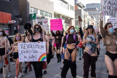 Manifestation en sous-vêtements à l'UQAM