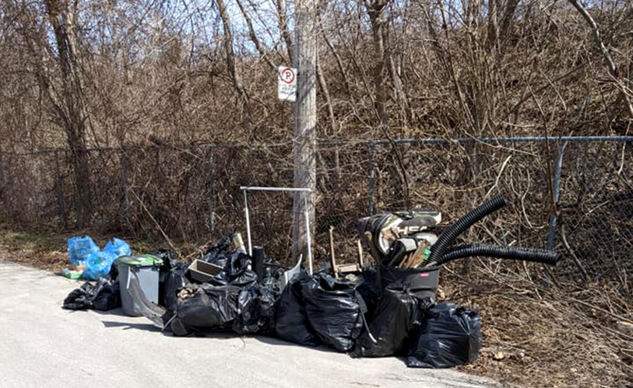 Déchets ramassés par des citoyens à Ahuntsic