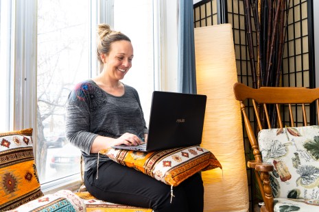 bénévole Valérie Paquet a décidé de s’investir dans le bénévolat au mois d'octobre.