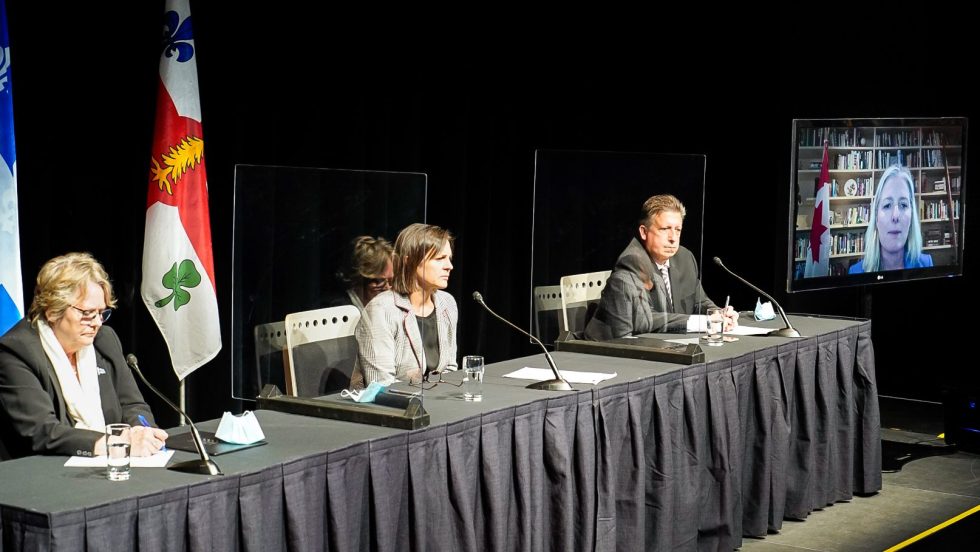 La ministres Chantal Rouleau, la ministre Isabelle Charest, le représentant de la Ville de Montréal Jocelyn Pauzé et la ministre Catherine McKenna