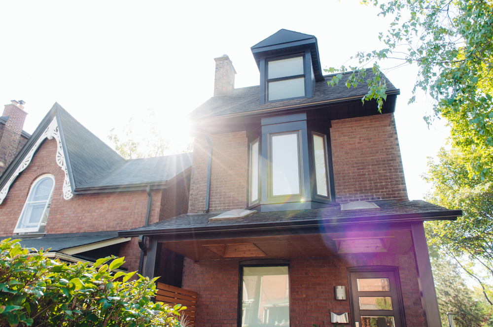 La moitié des jeunes Québécois se disent inquiets de ne pas pouvoir acheter leur première maison en raison d'une mise de fonds insuffisante.