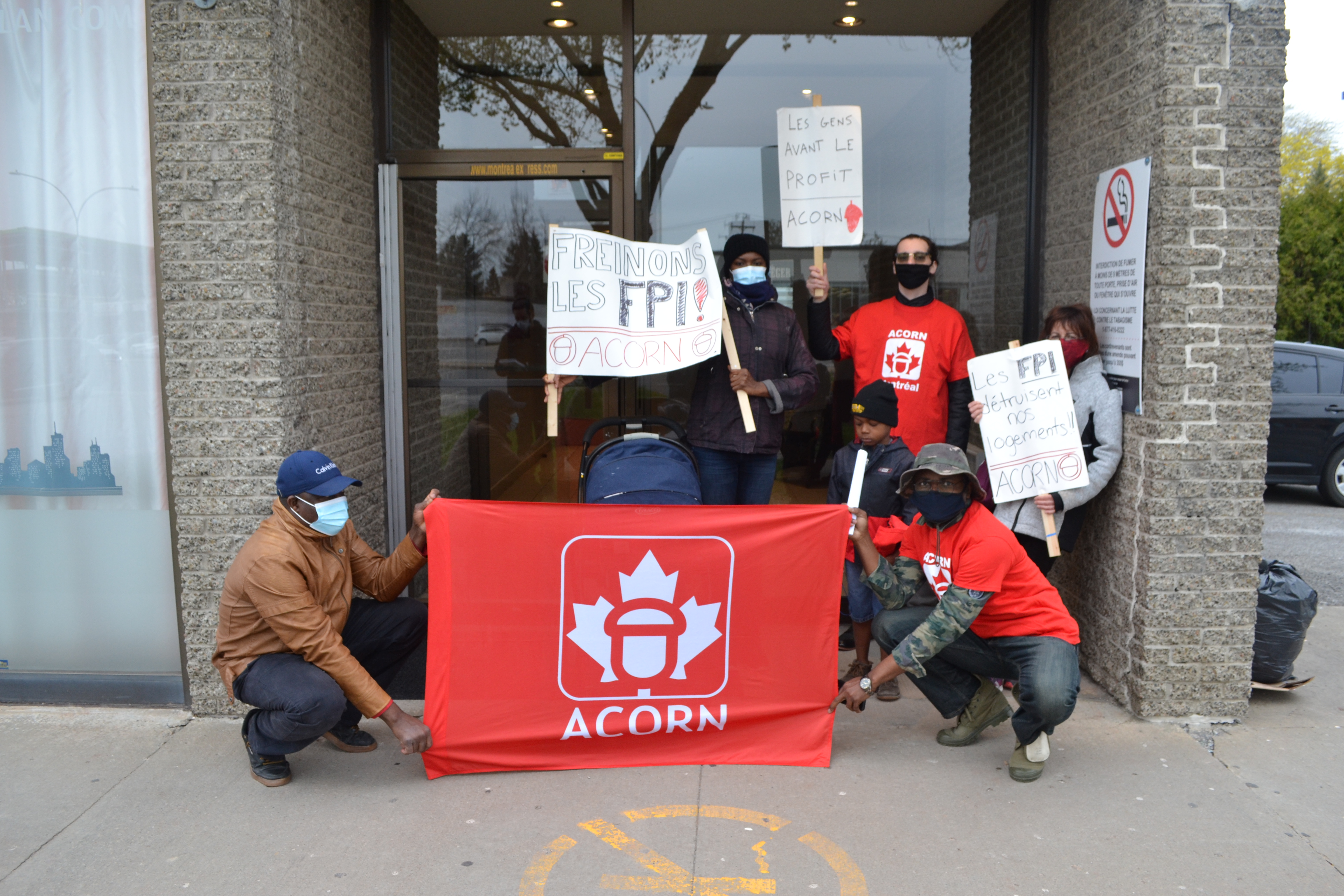 Manifestation devant le bureau du député Emmanuel Dubourg ACORN