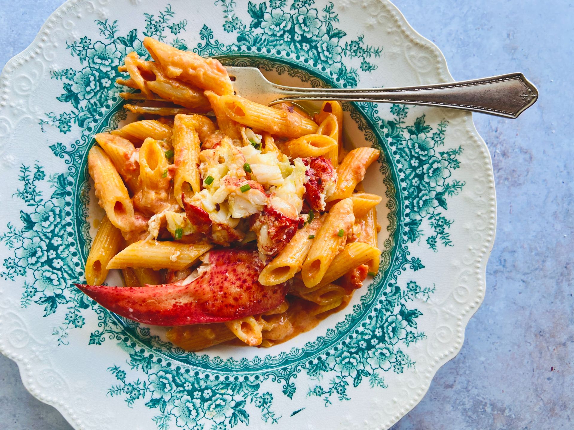 Assiette de penne dedicato romanoff au homard