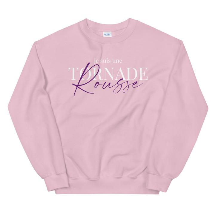 Un sweatshirt rose de la collection je suis une tornade rousse
