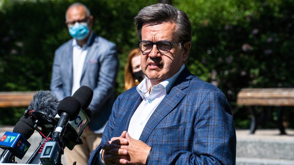 Alcool dans les parcs: Denis Coderre fait volte-face