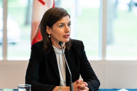 La vice-première ministre, ministre de la Sécurité publique et ministre responsable de la région de la Capitale-Nationale, Geneviève Guilbault.