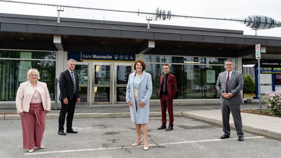 Les porte-paroles de la TPÉCN réunis devant la Gare de Mascouche. Dans l’ordre habituel: MmeMarlene Cordato, mairesse de Boisbriand, Mme Chantal Deschamps, mairesse de Repentigny, M. Marc-André Plante, maire de Terrebonne, M. Denis Martin, maire de Deux-Montagnes et M. Guillaume Tremblay, maire de Mascouche.