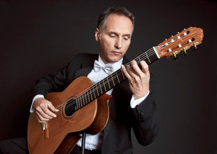 Michel Beauchamp à la guitare