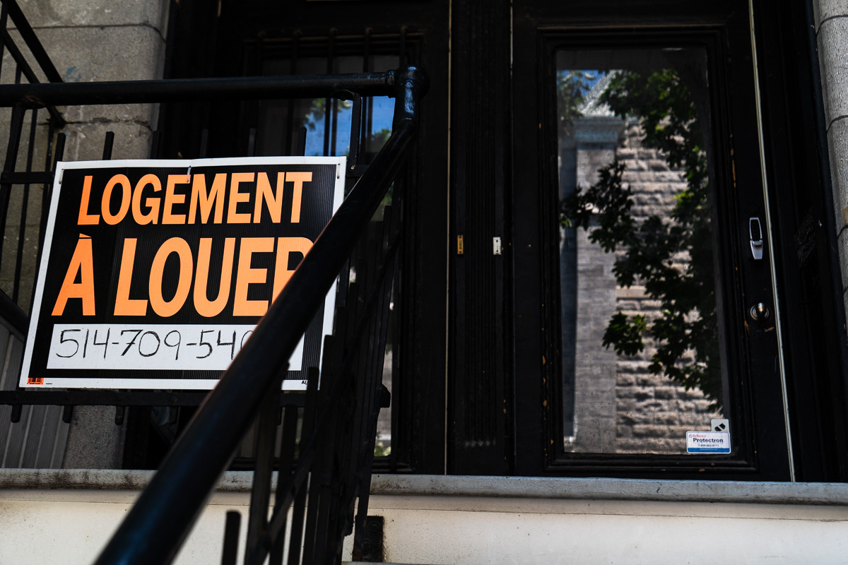 Une affiche de logement à louer.