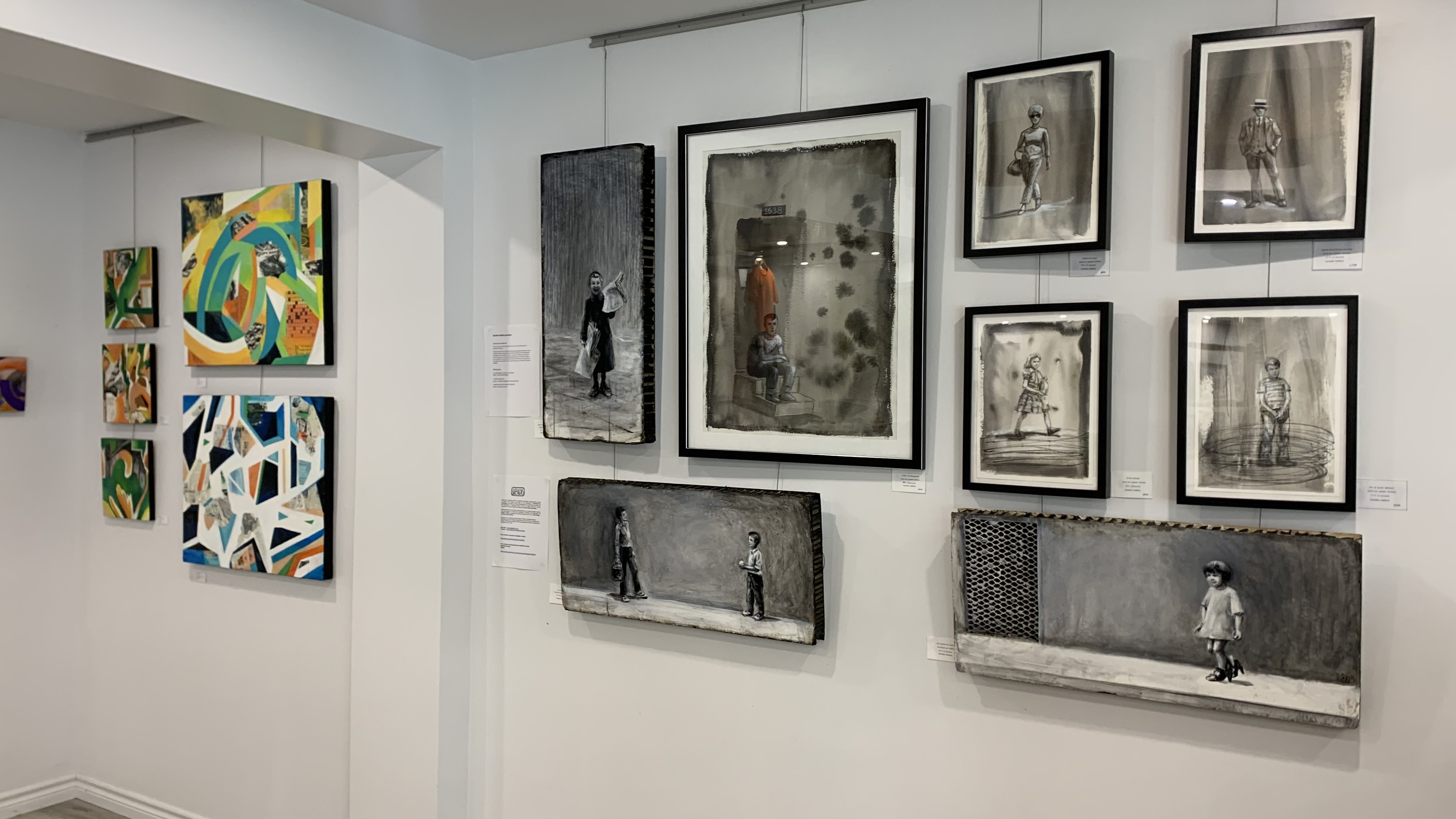 Exposition d'&oelig;uvres d'art dans la galerie 